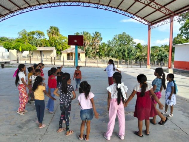 Families in Mexico Receive 15 Food Baskets