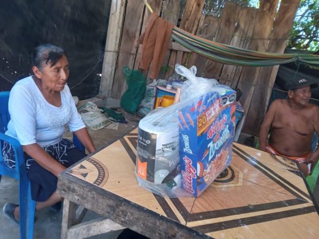 Families in Mexico Receive 15 Food Baskets
